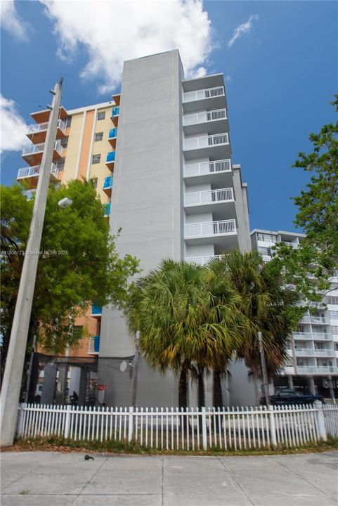 最近售出: $100,000 (1 贝兹, 1 浴室, 790 平方英尺)