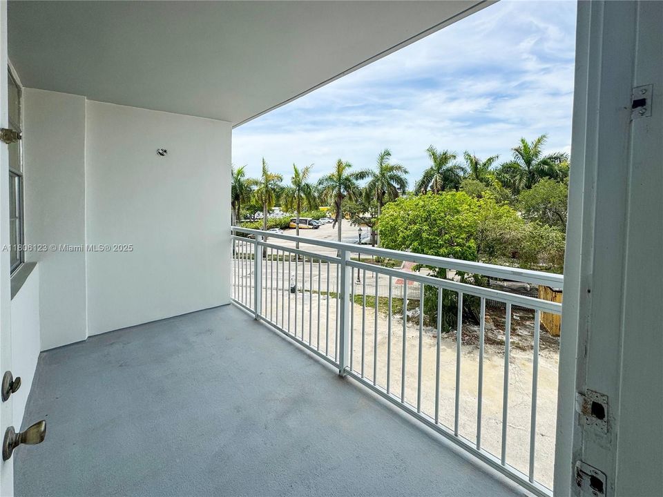 最近售出: $100,000 (1 贝兹, 1 浴室, 790 平方英尺)