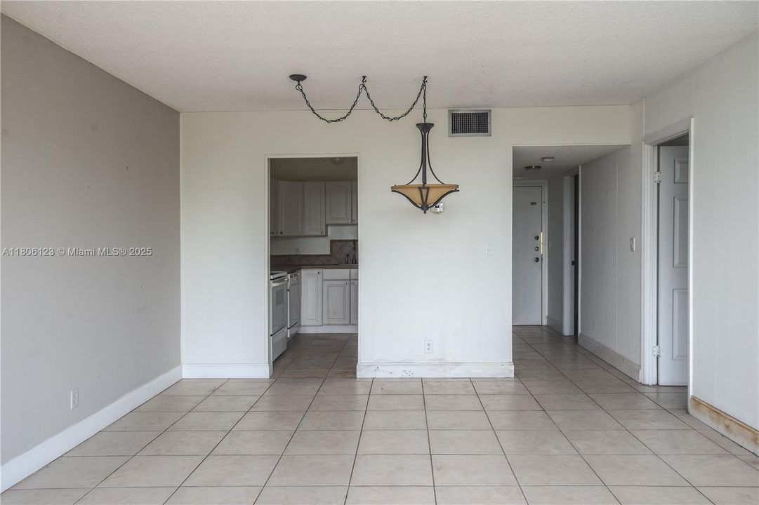 最近售出: $100,000 (1 贝兹, 1 浴室, 790 平方英尺)