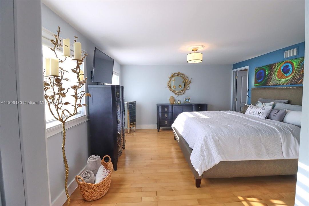 Recently Sold: $825,000 (4 beds, 4 baths, 2228 Square Feet)