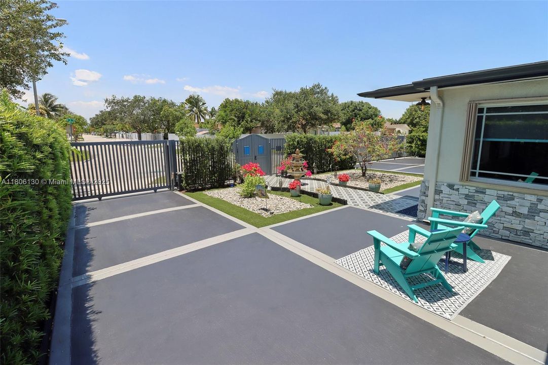 Recently Sold: $825,000 (4 beds, 4 baths, 2228 Square Feet)