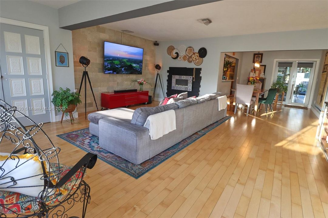 Recently Sold: $825,000 (4 beds, 4 baths, 2228 Square Feet)