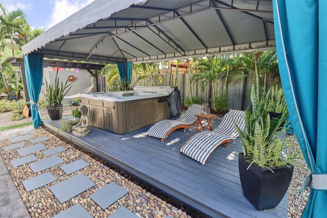 Recently Sold: $825,000 (4 beds, 4 baths, 2228 Square Feet)