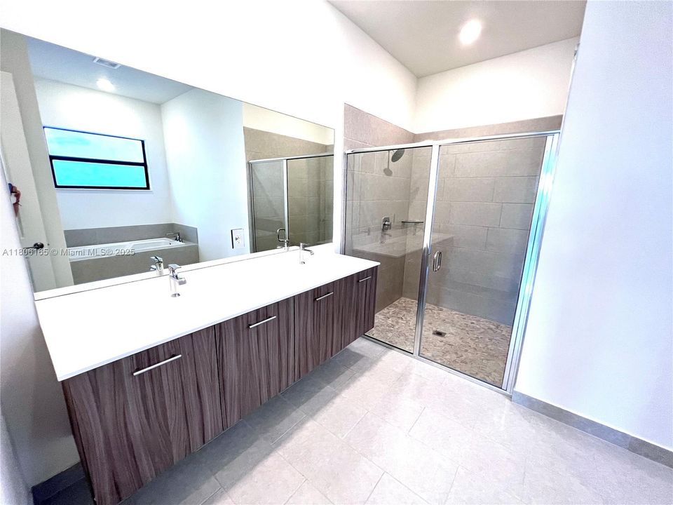 Recently Rented: $5,200 (4 beds, 3 baths, 2816 Square Feet)