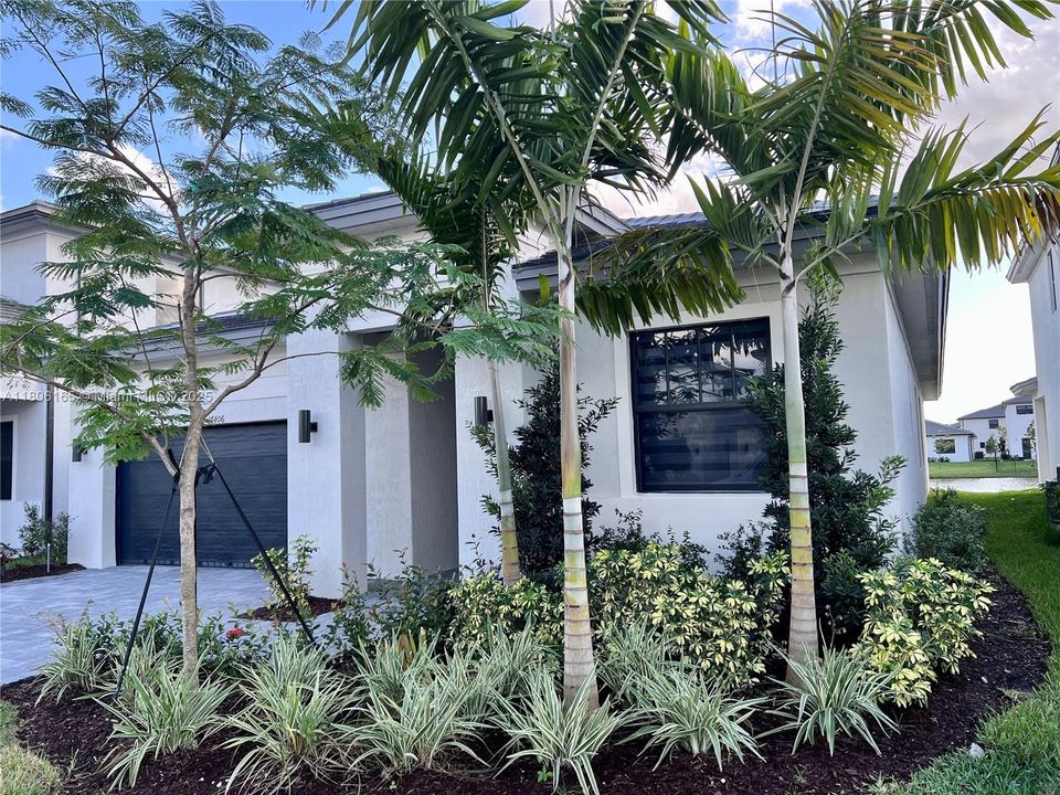 Recently Rented: $5,200 (4 beds, 3 baths, 2816 Square Feet)