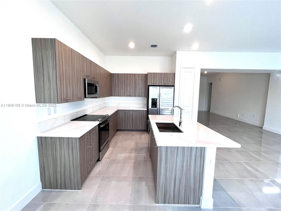 Recently Rented: $5,200 (4 beds, 3 baths, 2816 Square Feet)