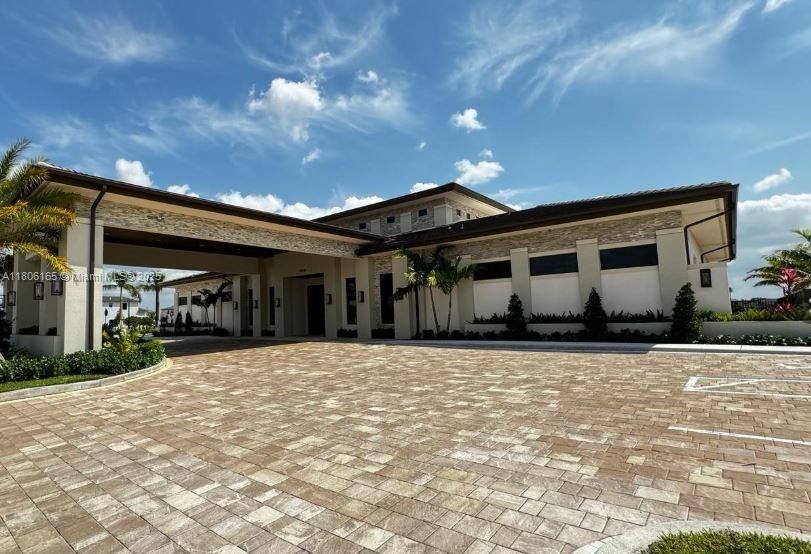 Recently Rented: $5,200 (4 beds, 3 baths, 2816 Square Feet)