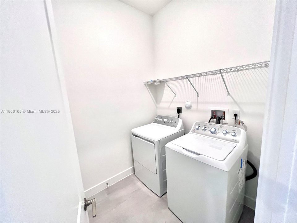 Recently Rented: $5,200 (4 beds, 3 baths, 2816 Square Feet)