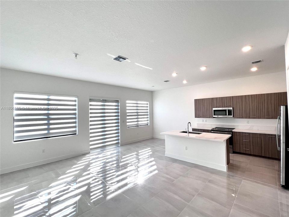 Recently Rented: $5,200 (4 beds, 3 baths, 2816 Square Feet)