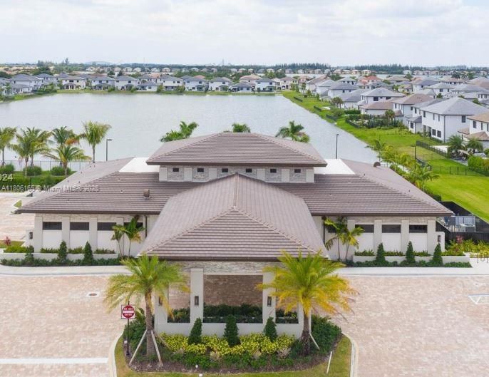 Recently Rented: $5,200 (4 beds, 3 baths, 2816 Square Feet)