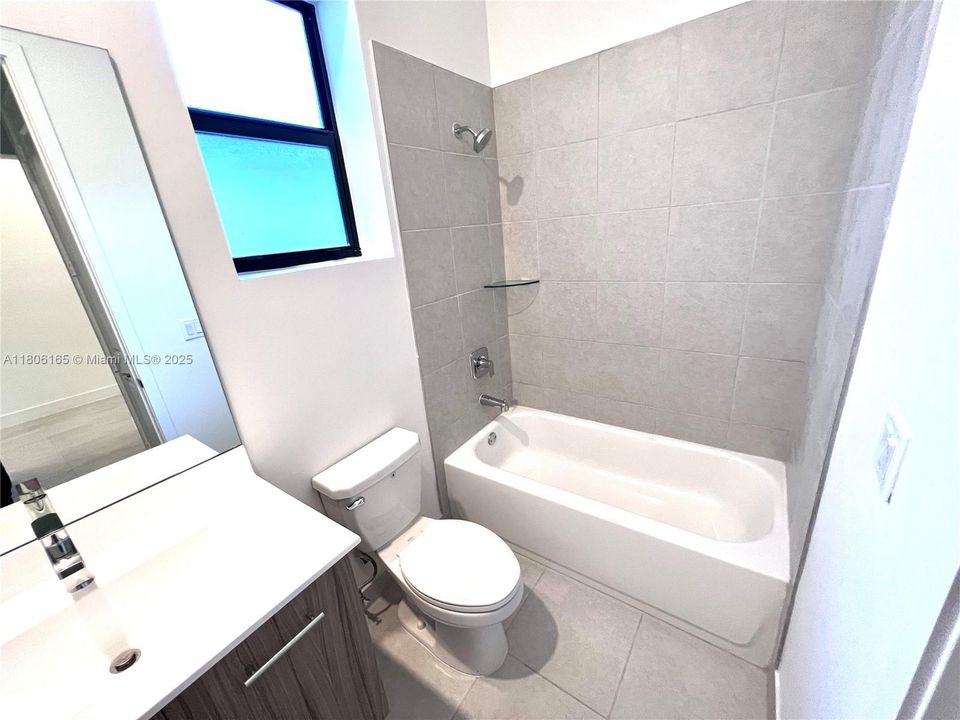 Recently Rented: $5,200 (4 beds, 3 baths, 2816 Square Feet)