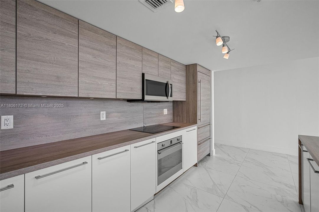 待售: $1,150,000 (3 贝兹, 2 浴室, 1705 平方英尺)