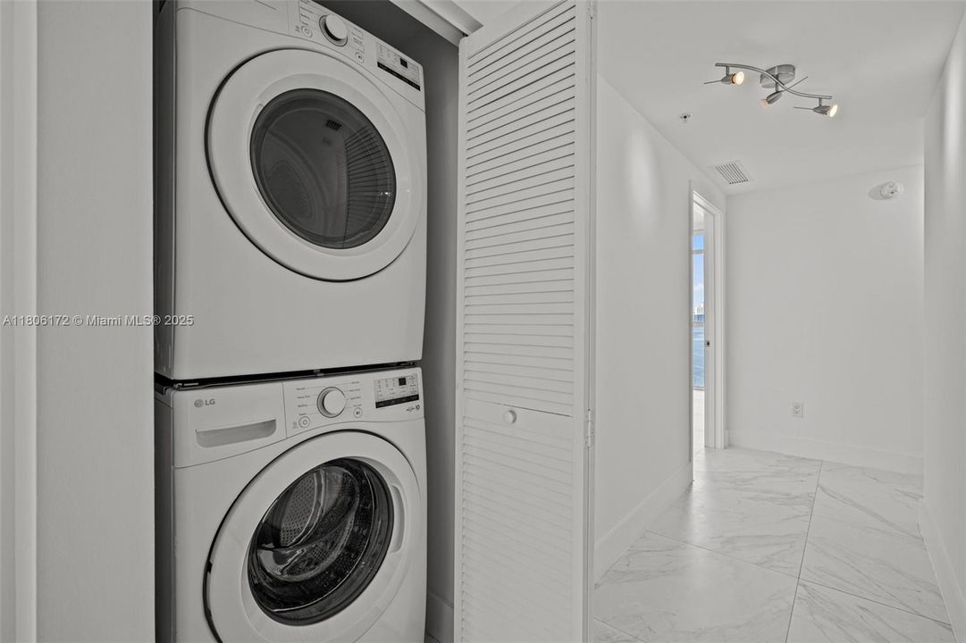 待售: $1,150,000 (3 贝兹, 2 浴室, 1705 平方英尺)