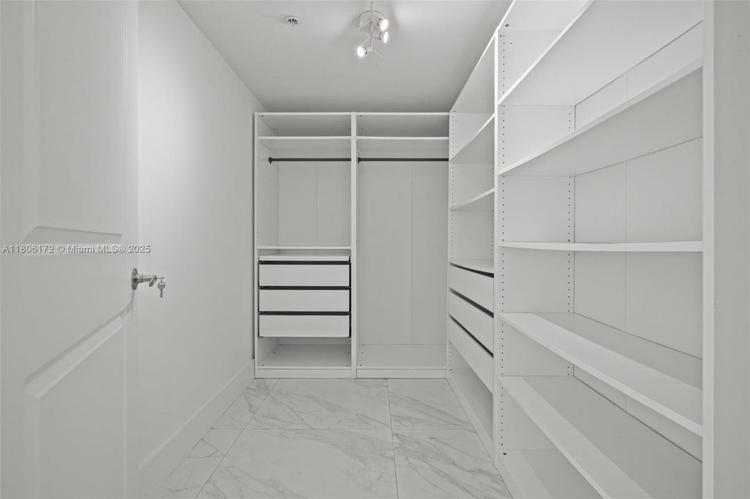 待售: $1,150,000 (3 贝兹, 2 浴室, 1705 平方英尺)