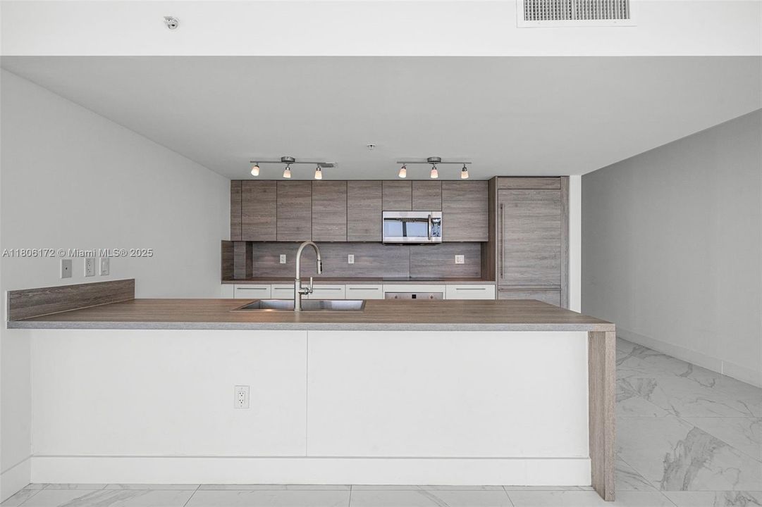 待售: $1,150,000 (3 贝兹, 2 浴室, 1705 平方英尺)