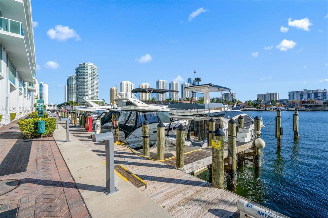 待售: $1,150,000 (3 贝兹, 2 浴室, 1705 平方英尺)