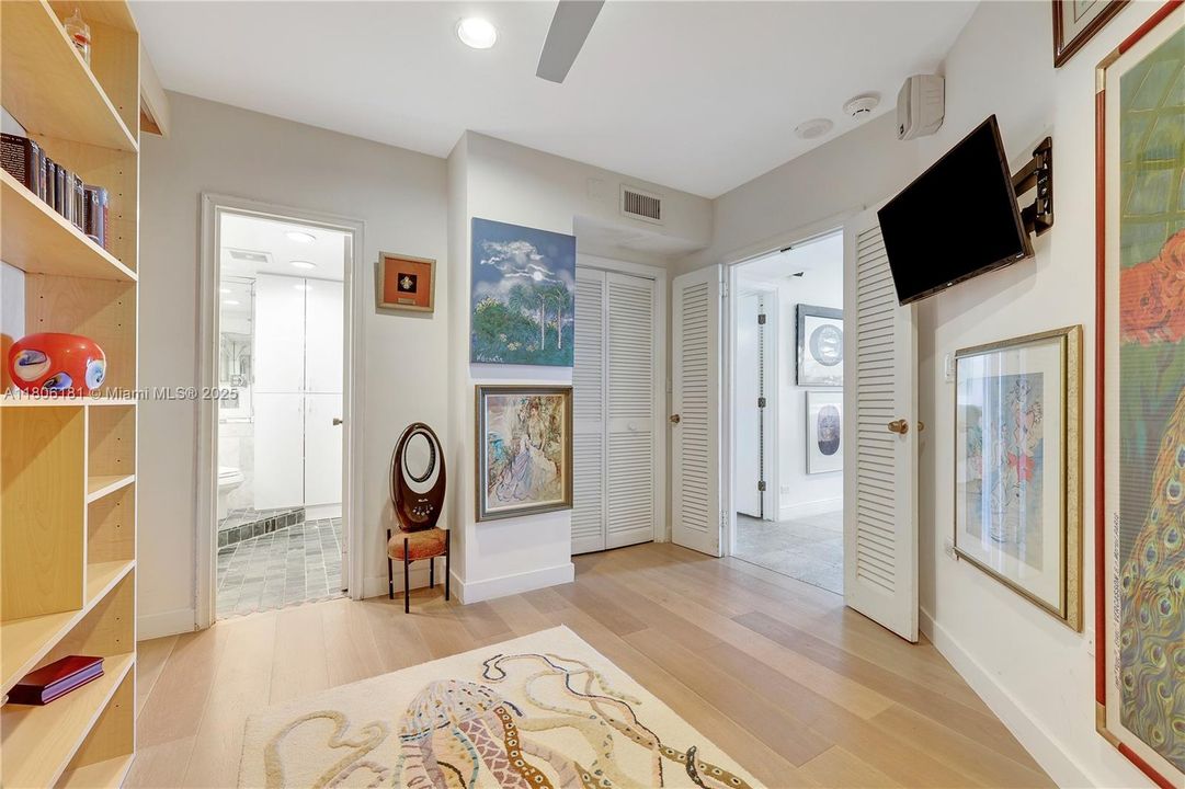 Recently Sold: $975,000 (1 beds, 2 baths, 1259 Square Feet)