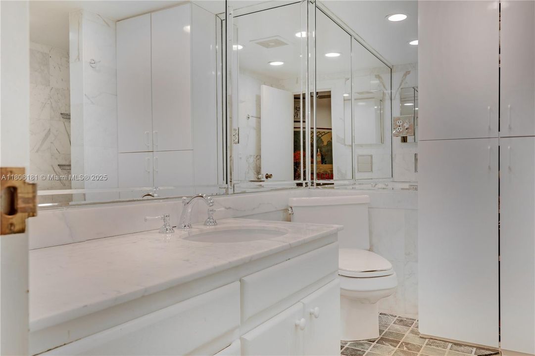 Recently Sold: $975,000 (1 beds, 2 baths, 1259 Square Feet)