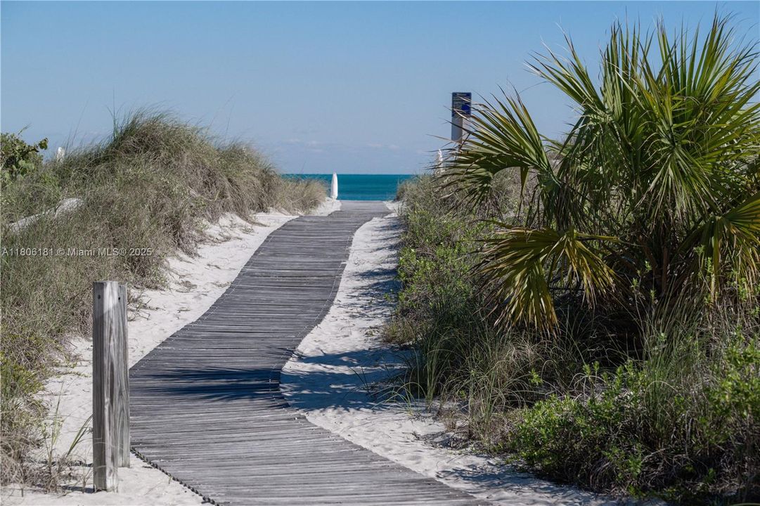 Recently Sold: $975,000 (1 beds, 2 baths, 1259 Square Feet)