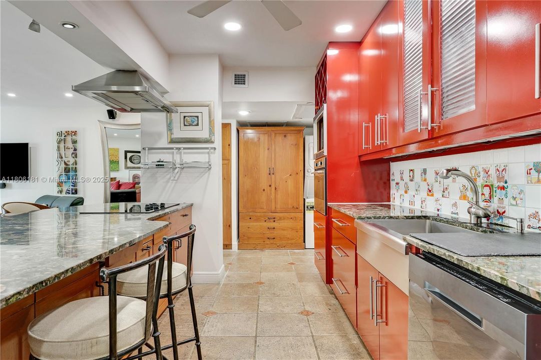 Recently Sold: $975,000 (1 beds, 2 baths, 1259 Square Feet)