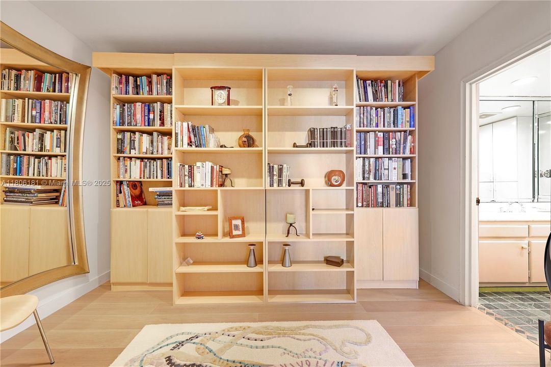 Recently Sold: $975,000 (1 beds, 2 baths, 1259 Square Feet)