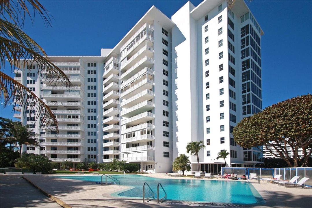 Recently Sold: $975,000 (1 beds, 2 baths, 1259 Square Feet)