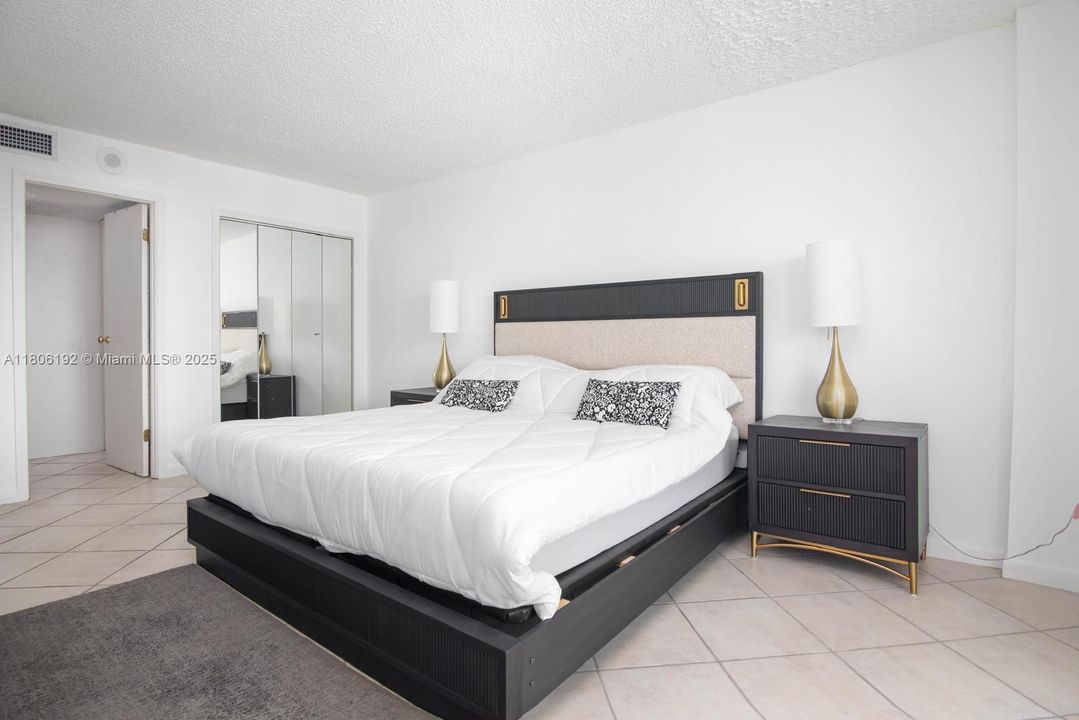 待售: $549,000 (2 贝兹, 2 浴室, 1048 平方英尺)