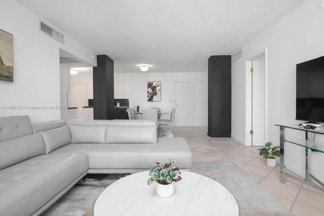 待售: $549,000 (2 贝兹, 2 浴室, 1048 平方英尺)