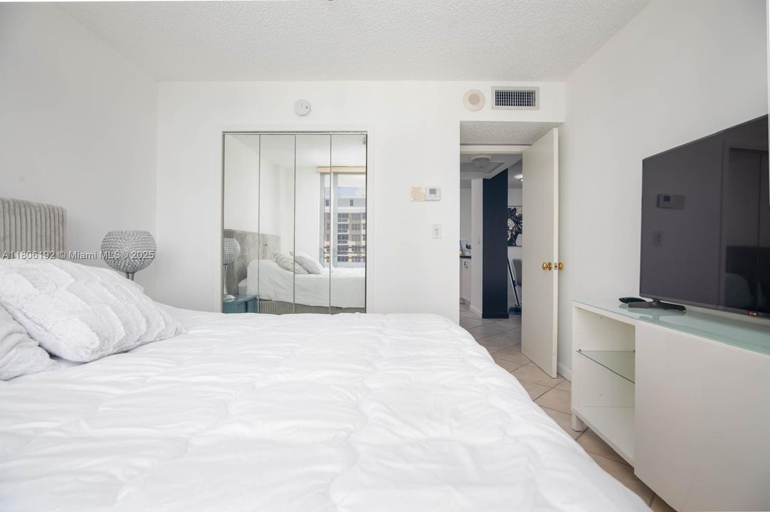 待售: $549,000 (2 贝兹, 2 浴室, 1048 平方英尺)