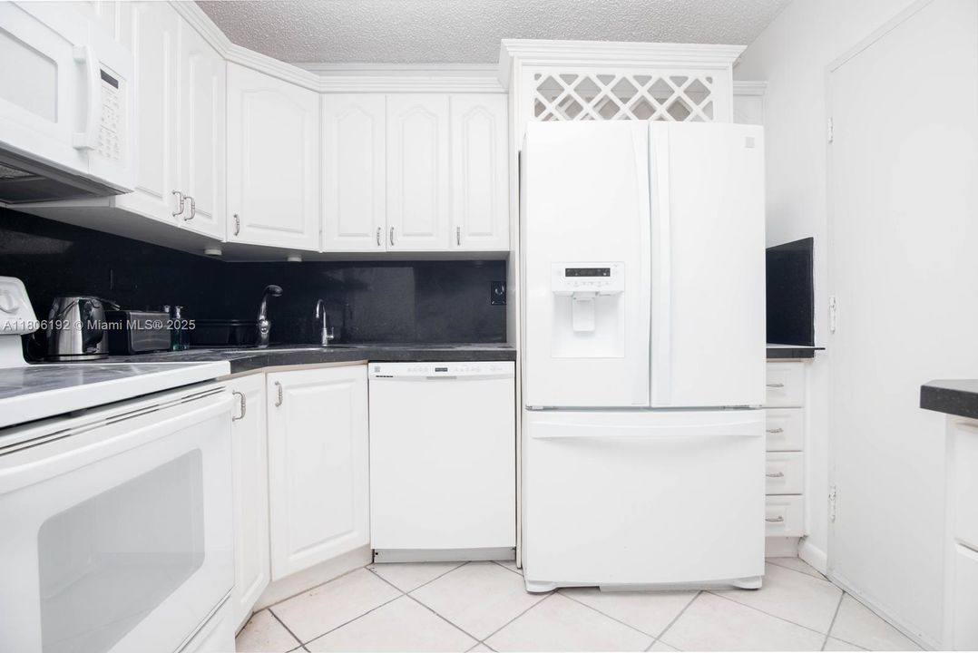 待售: $549,000 (2 贝兹, 2 浴室, 1048 平方英尺)