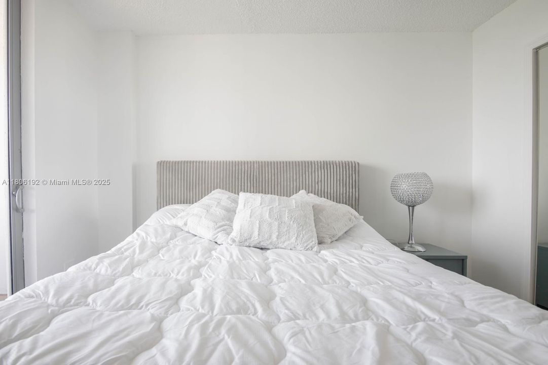 待售: $549,000 (2 贝兹, 2 浴室, 1048 平方英尺)