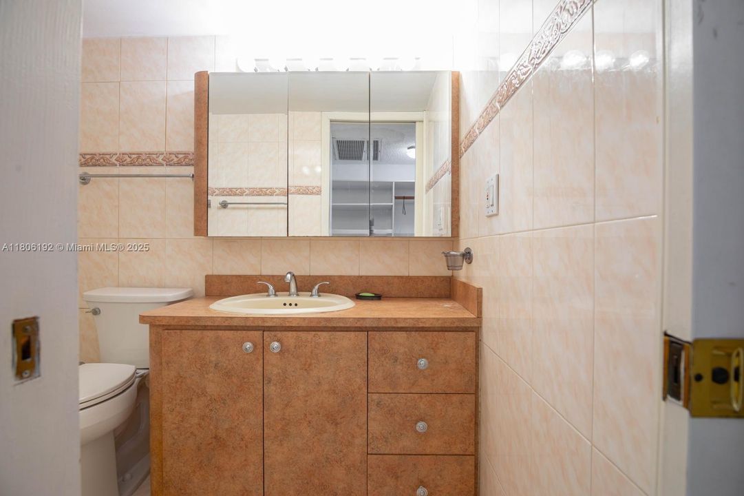 待售: $549,000 (2 贝兹, 2 浴室, 1048 平方英尺)