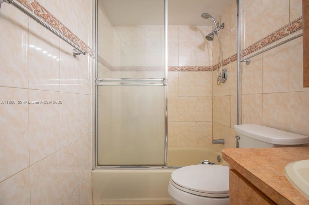 待售: $549,000 (2 贝兹, 2 浴室, 1048 平方英尺)