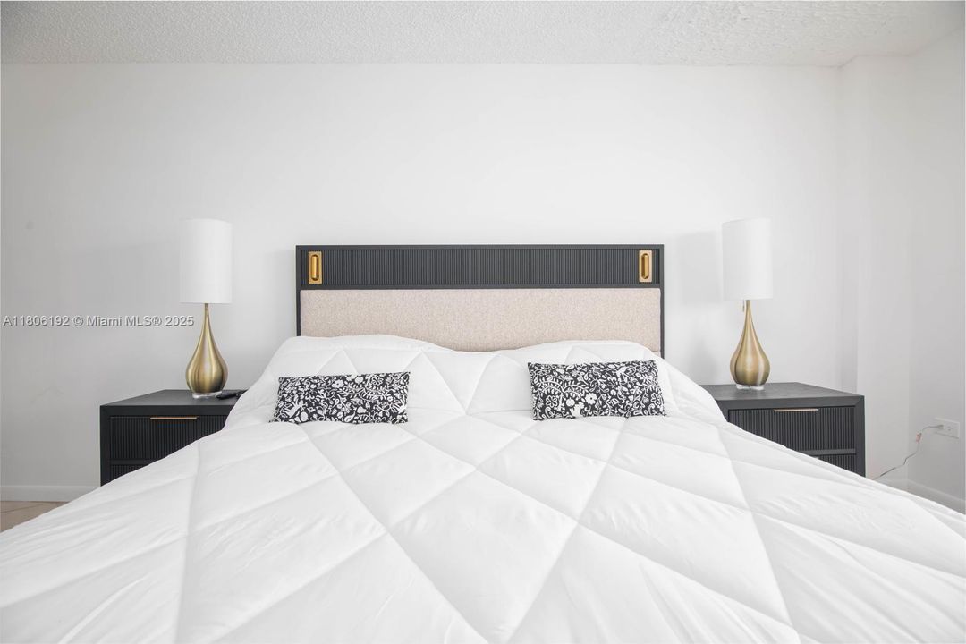 待售: $549,000 (2 贝兹, 2 浴室, 1048 平方英尺)