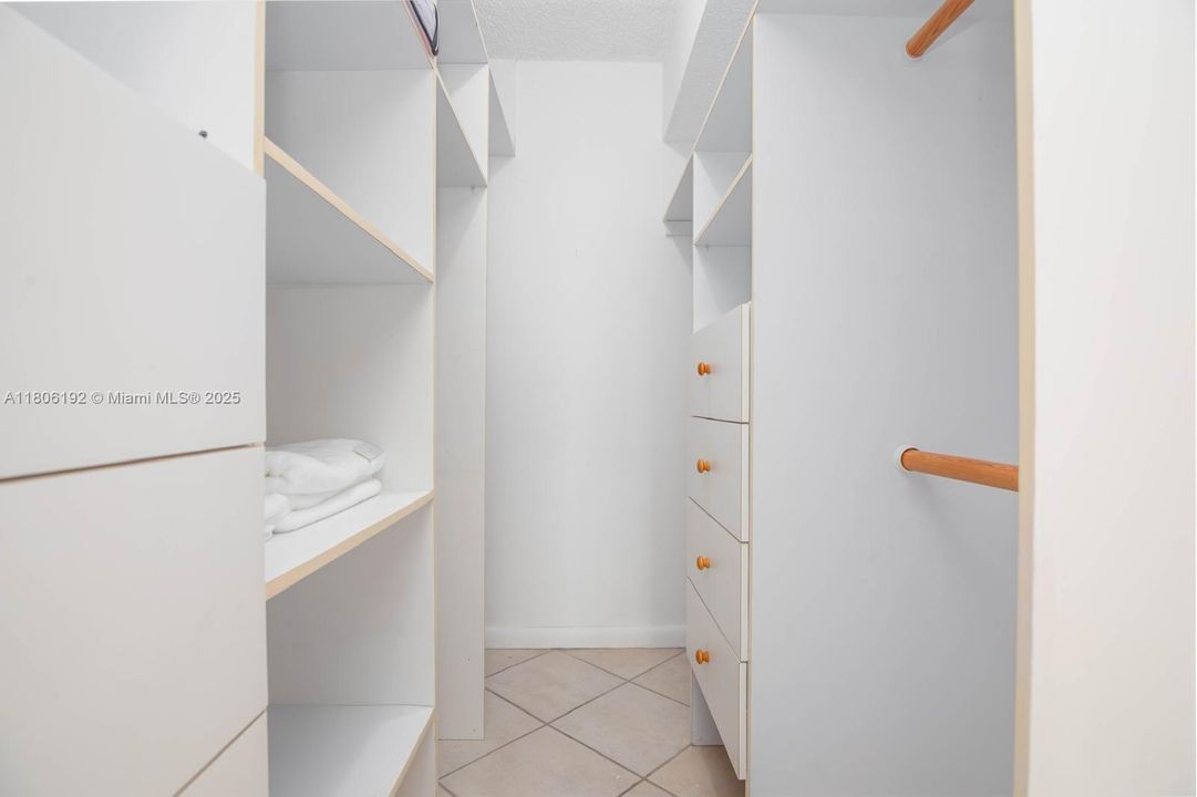 待售: $549,000 (2 贝兹, 2 浴室, 1048 平方英尺)