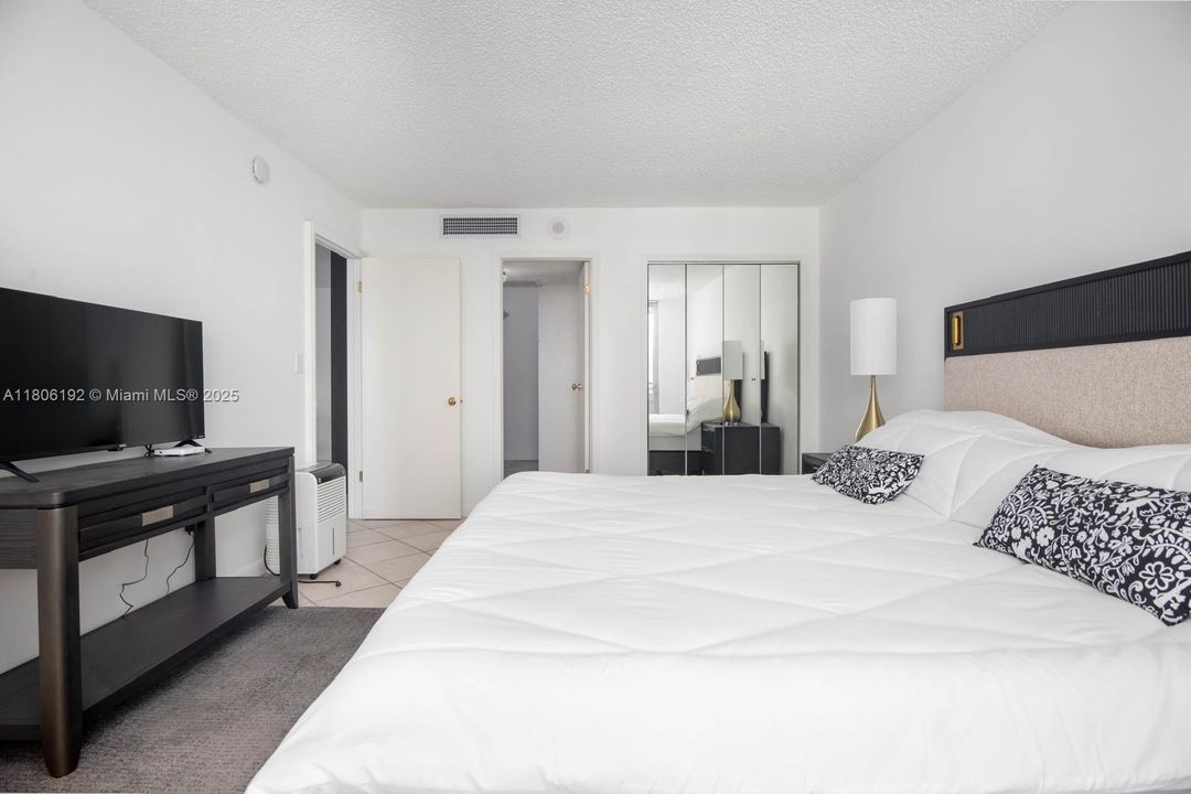 待售: $549,000 (2 贝兹, 2 浴室, 1048 平方英尺)