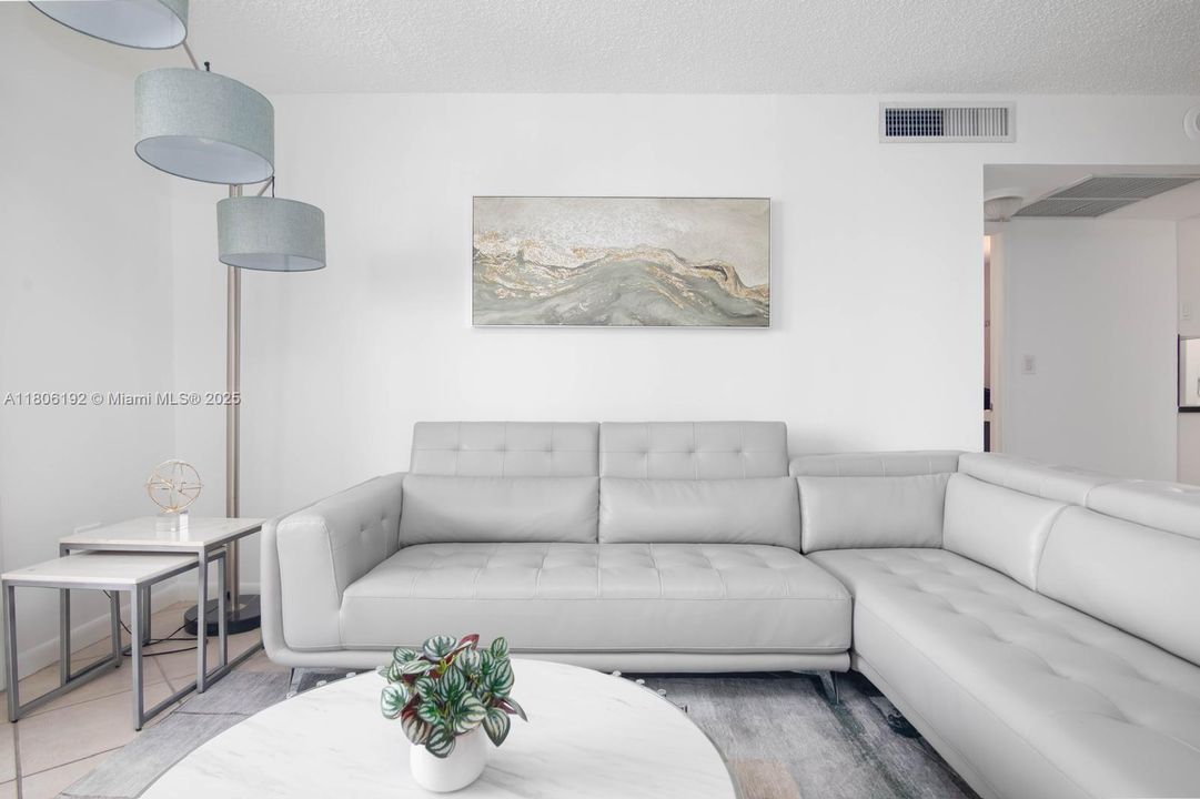 待售: $549,000 (2 贝兹, 2 浴室, 1048 平方英尺)