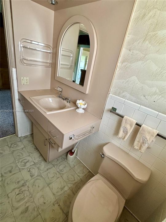 Vendido Recientemente: $1,210,999 (2 camas, 2 baños, 1606 Pies cuadrados)