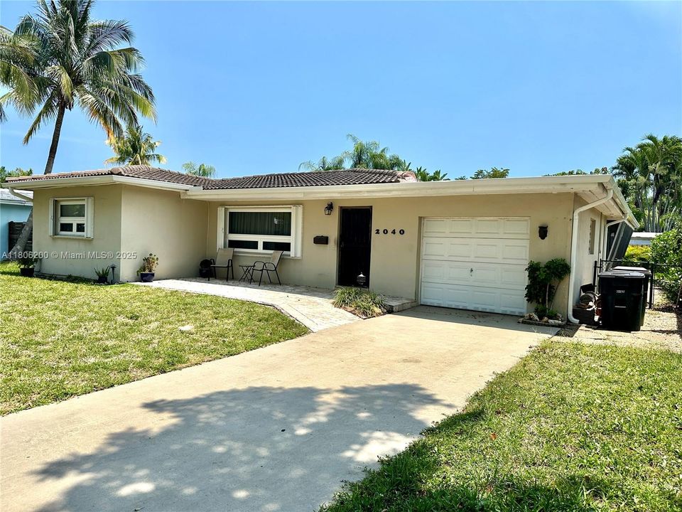 Vendido Recientemente: $1,210,999 (2 camas, 2 baños, 1606 Pies cuadrados)