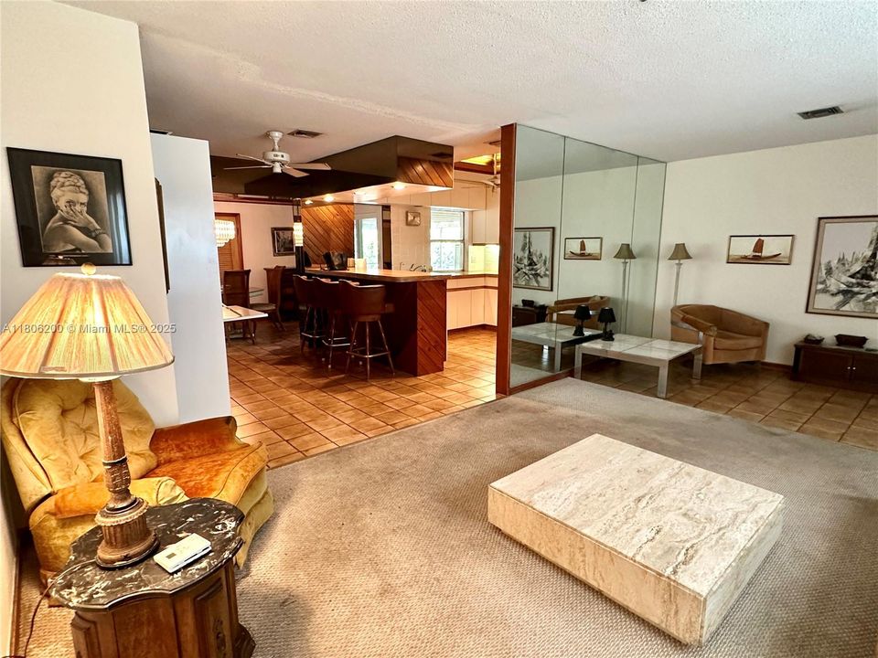 Vendido Recientemente: $1,210,999 (2 camas, 2 baños, 1606 Pies cuadrados)