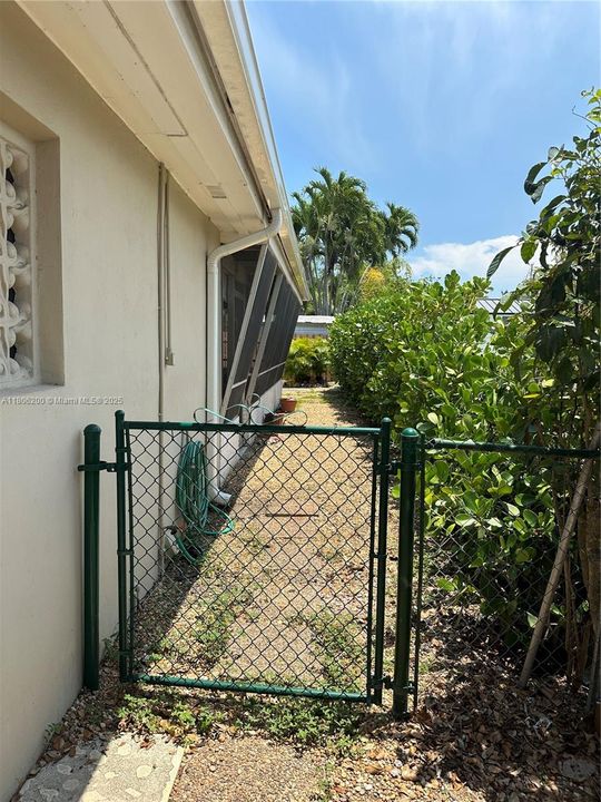 Vendido Recientemente: $1,210,999 (2 camas, 2 baños, 1606 Pies cuadrados)