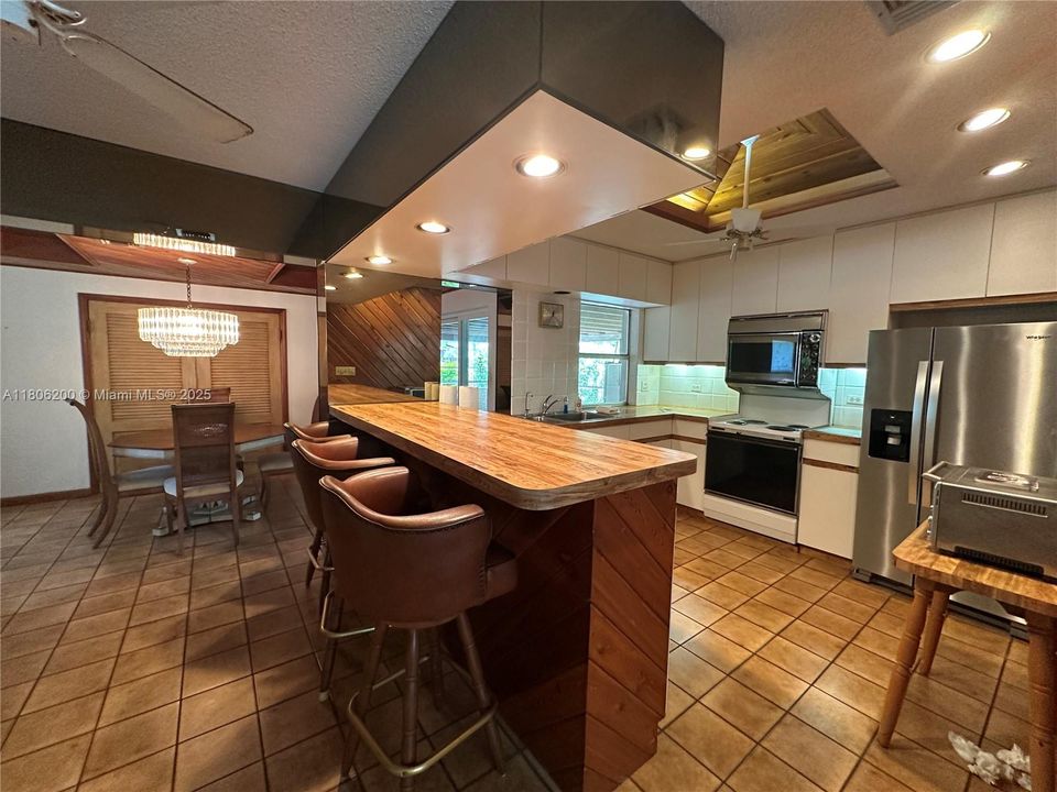 Vendido Recientemente: $1,210,999 (2 camas, 2 baños, 1606 Pies cuadrados)