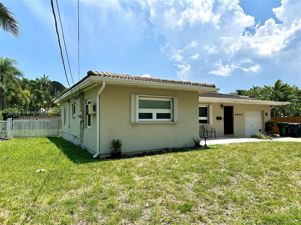 Vendido Recientemente: $1,210,999 (2 camas, 2 baños, 1606 Pies cuadrados)