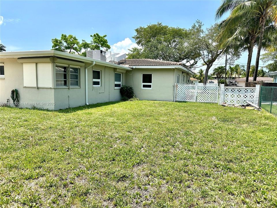 Vendido Recientemente: $1,210,999 (2 camas, 2 baños, 1606 Pies cuadrados)