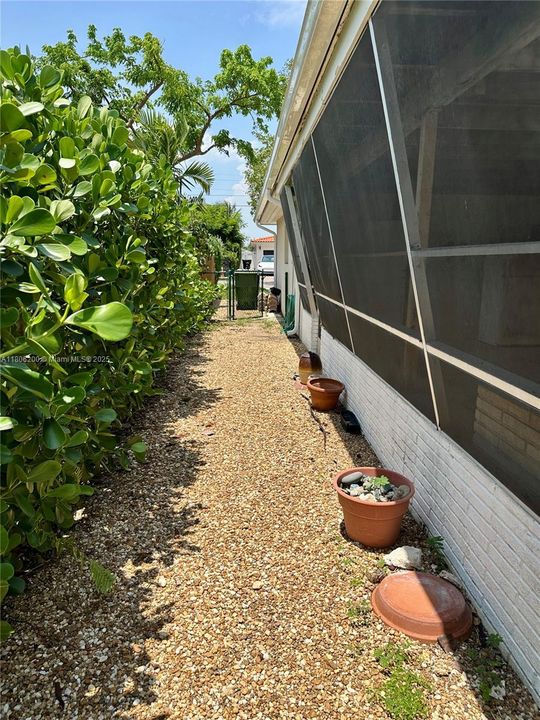 Vendido Recientemente: $1,210,999 (2 camas, 2 baños, 1606 Pies cuadrados)