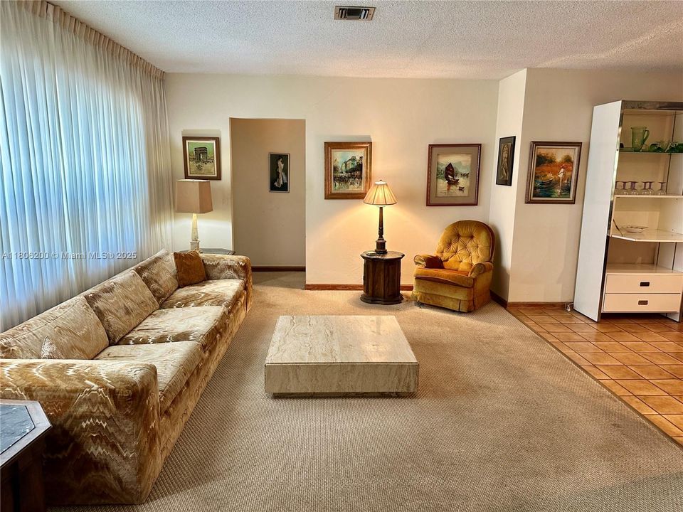 Vendido Recientemente: $1,210,999 (2 camas, 2 baños, 1606 Pies cuadrados)