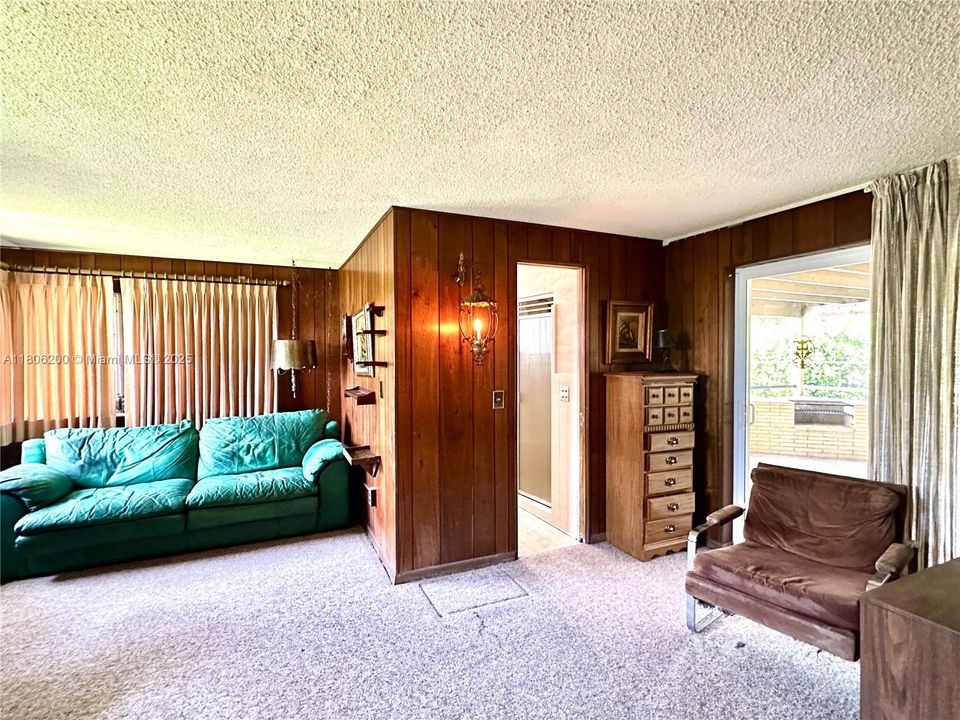 Vendido Recientemente: $1,210,999 (2 camas, 2 baños, 1606 Pies cuadrados)