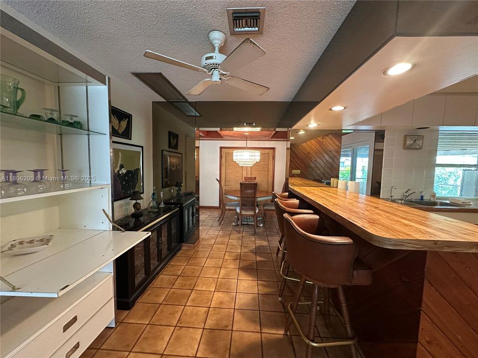 Vendido Recientemente: $1,210,999 (2 camas, 2 baños, 1606 Pies cuadrados)