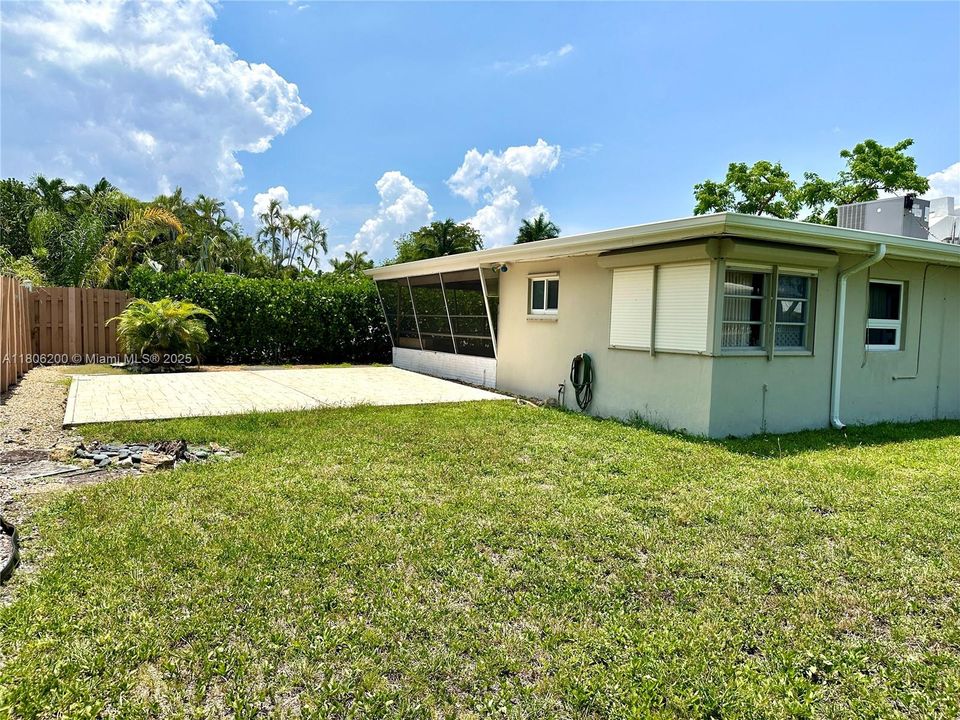 Vendido Recientemente: $1,210,999 (2 camas, 2 baños, 1606 Pies cuadrados)