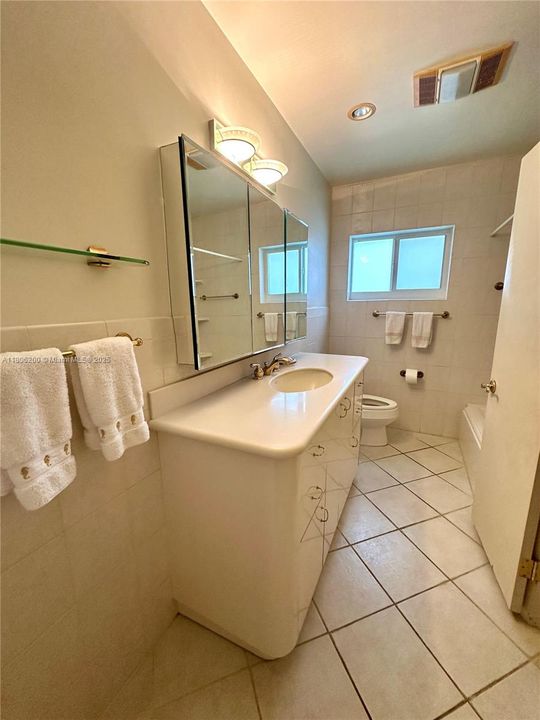 Vendido Recientemente: $1,210,999 (2 camas, 2 baños, 1606 Pies cuadrados)